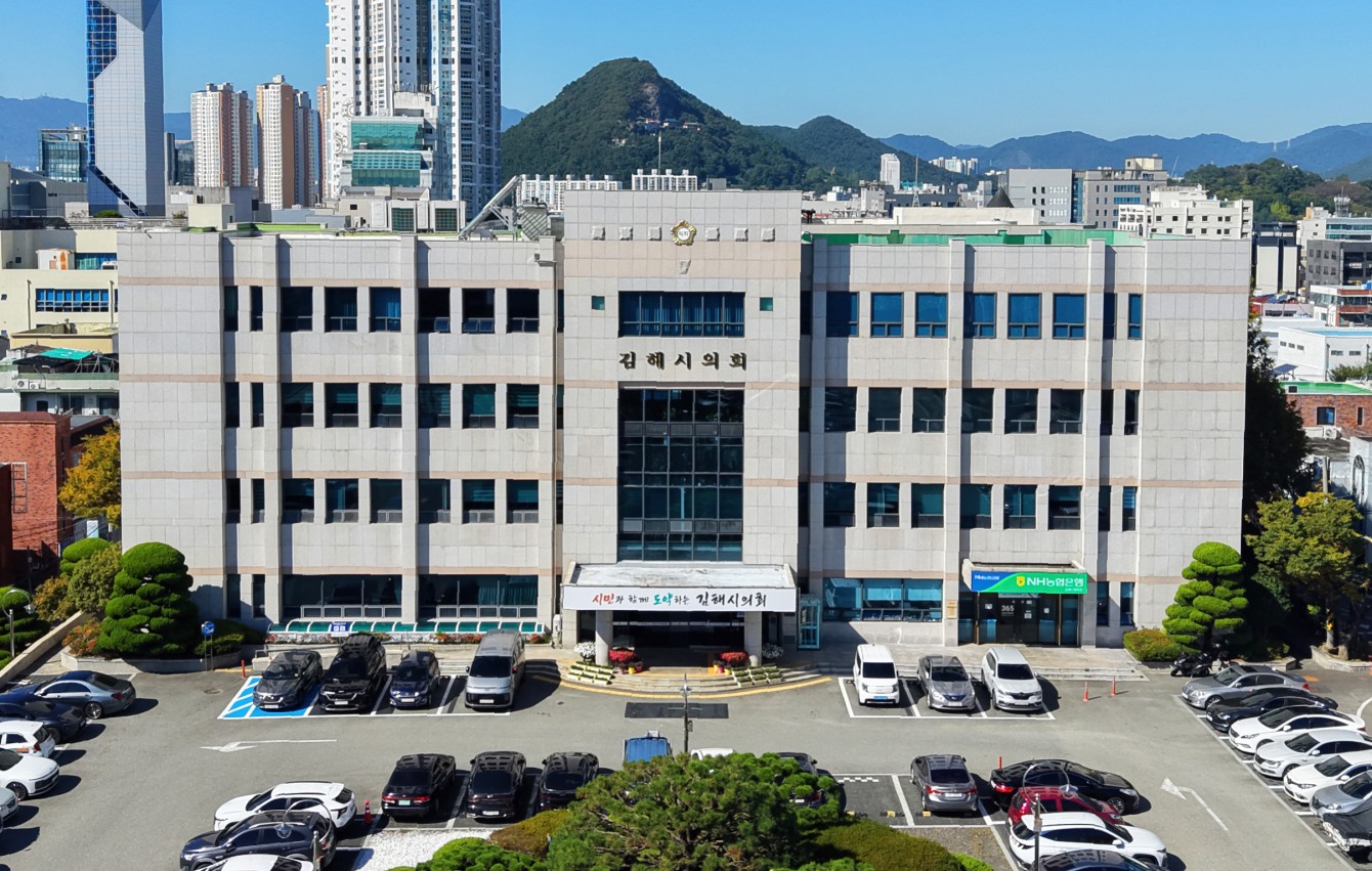 김해시의회, 김해시 산하기관장 임용후보자 ‘적합’ 의견 경과보고서 채택 공식 게시물 사진