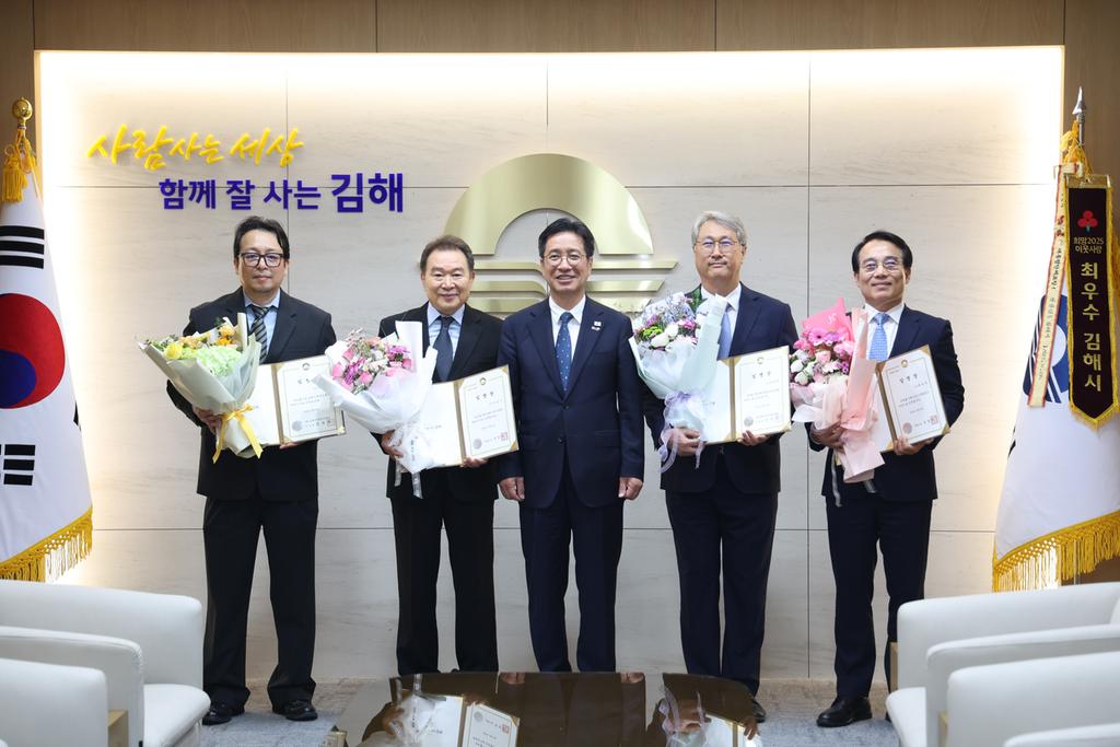 김해시, 신임 공공기관장 4명에 임명장 수여 공식 게시물 사진