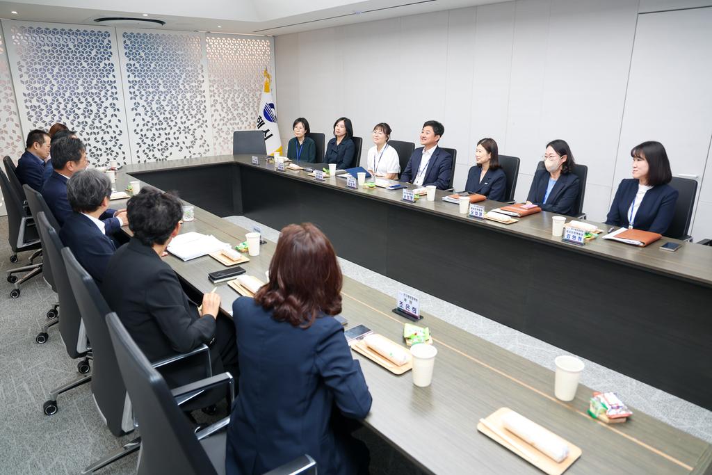 김해시, 직원들과 ‘김치런치’…현장 아이디어로 2027년 준비 공식 게시물 사진