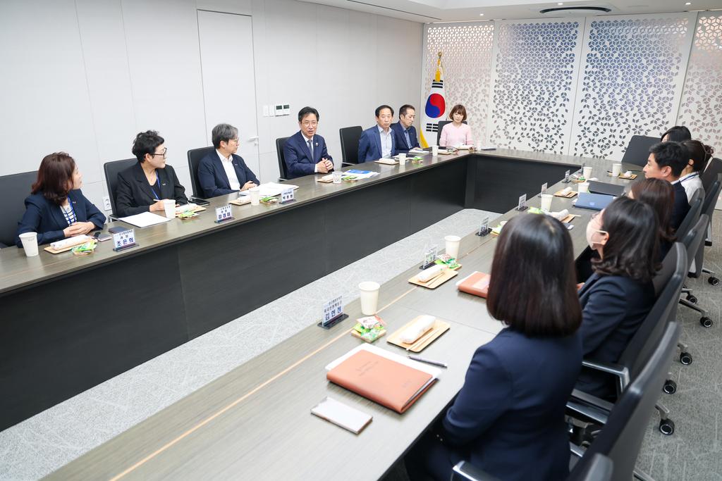 김해시, 직원들과 ‘김치런치’…현장 아이디어로 2027년 준비 공식 게시물 사진