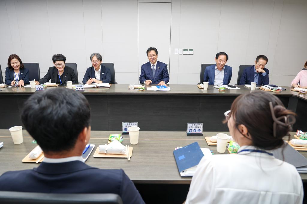 김해시, 직원들과 ‘김치런치’…현장 아이디어로 2027년 준비 공식 게시물 사진