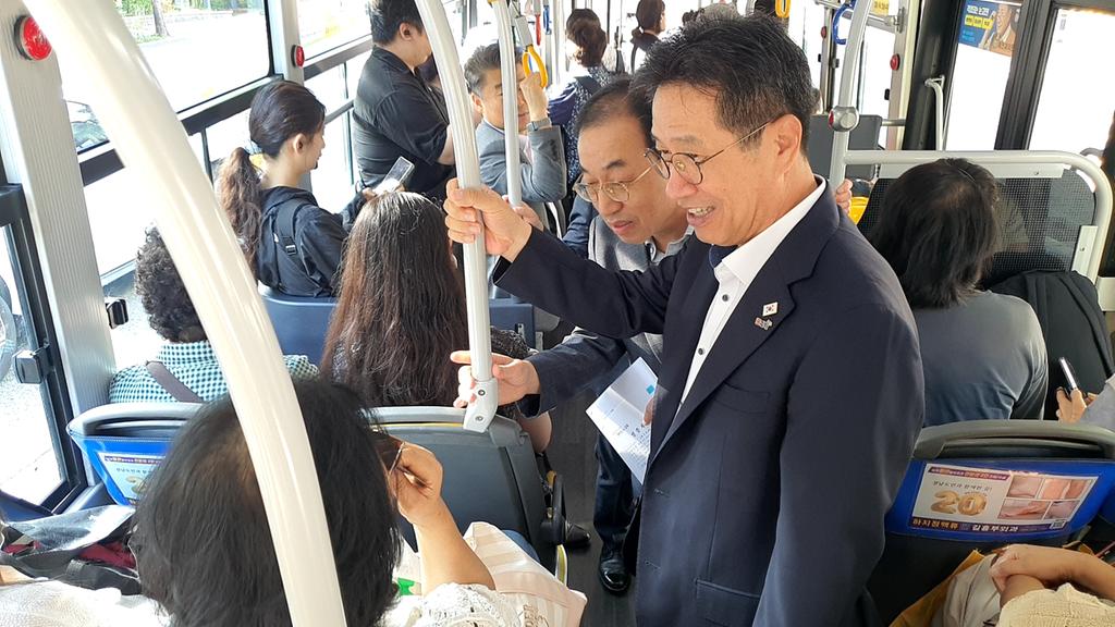 김해시 “오늘은 대중교통 타이소~” 캠페인 실시 공식 게시물 사진