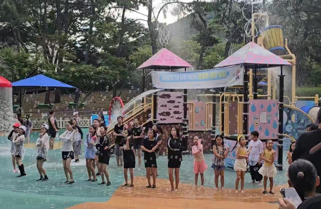 김해시 기후변화 테마공원 물놀이시설시민 8천명 방문 도심 속 피서 즐겨 공식 게시물 사진