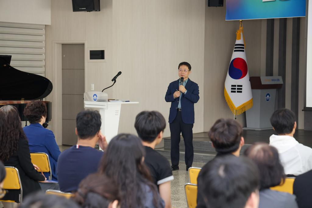 김해시, 천종호 판사 초청 여성친화도시 시민공감 특강 공식 게시물 사진