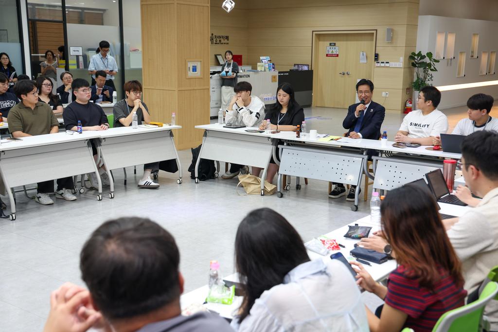 김해청년학교 ‘김해 청년정책 톡톡(Talk, Talk)’ 개최 공식 게시물 사진